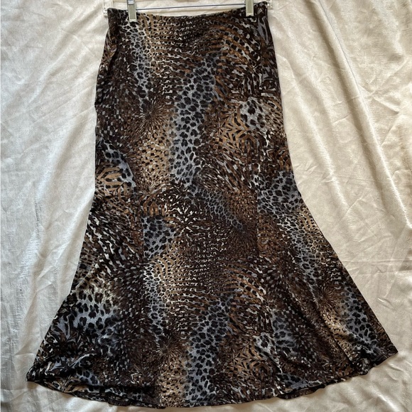 Karen Kane Vintiage Leopard and Multiple Animal Print Skirt - Picture 4 of 8